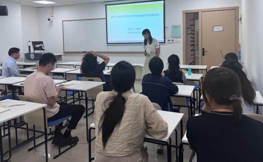 会议室里的人们AI 生成的内容可能不正确。