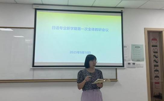 房间里的人AI 生成的内容可能不正确。