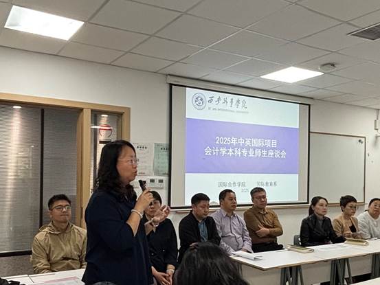 会议室里的人们AI 生成的内容可能不正确。