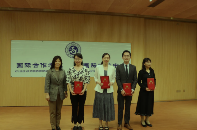 首届西安外事学院外语学科研究与发展学术论坛顺利召开