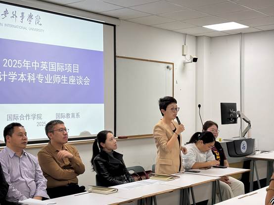 会议室里的人们AI 生成的内容可能不正确。