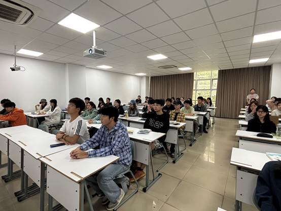 人们在厨房里工作AI 生成的内容可能不正确。