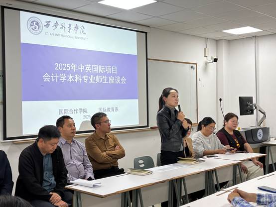会议室里的人们AI 生成的内容可能不正确。